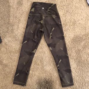 Cropped Green Camo Leggings